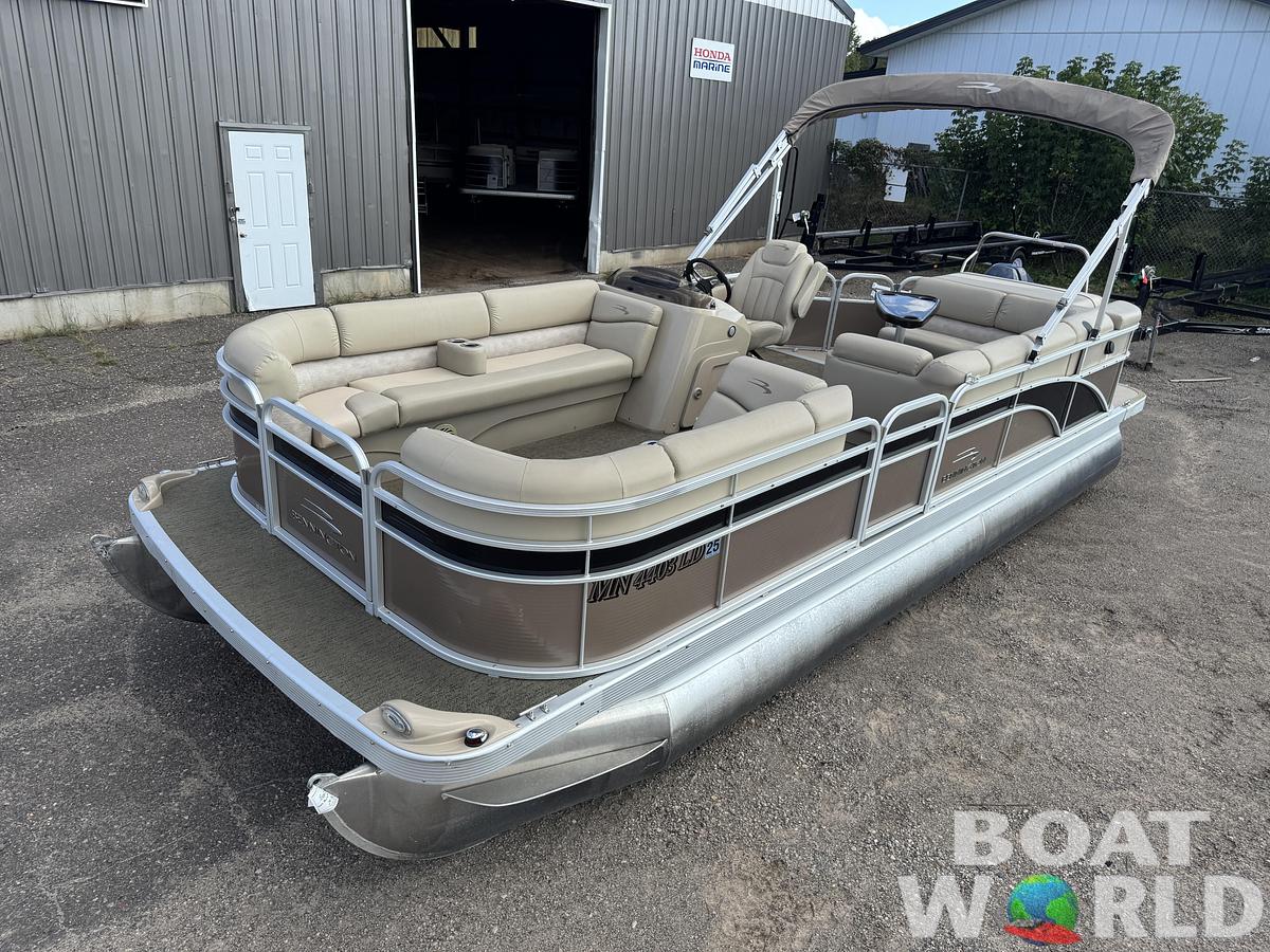 Used 2014 Bennington 22 SLX Pontoon