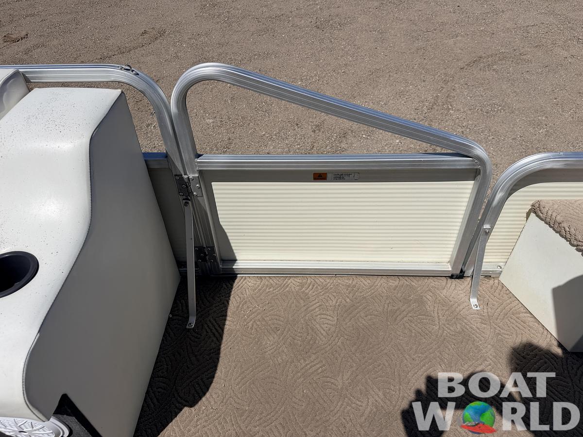 Used 2001 Lowe SunCruiser Trinidad 204 & 50HP Mercury 4Stroke -$11,995