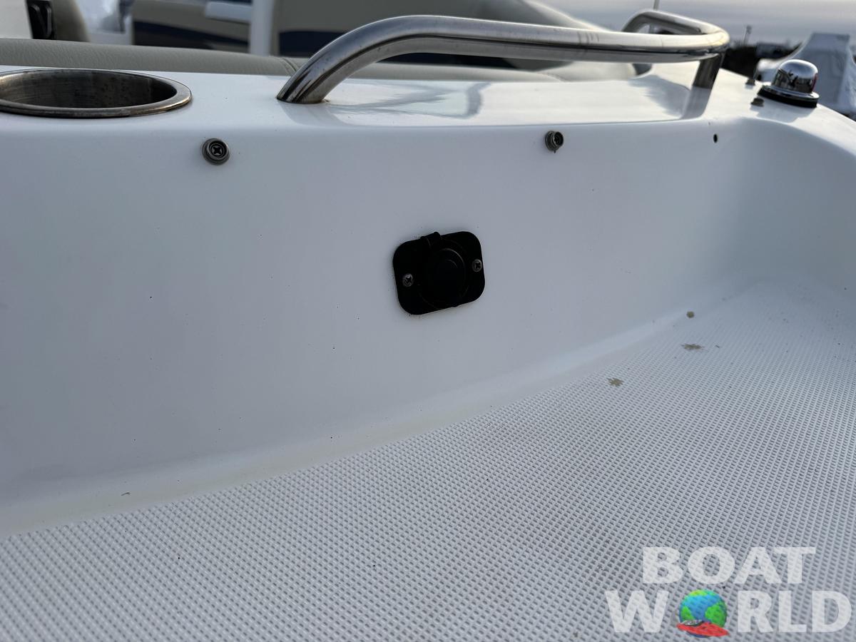 Used 2019 Hurricane SunDeck 187 with 150HP Yamaha Fourstroke EFI Outboard