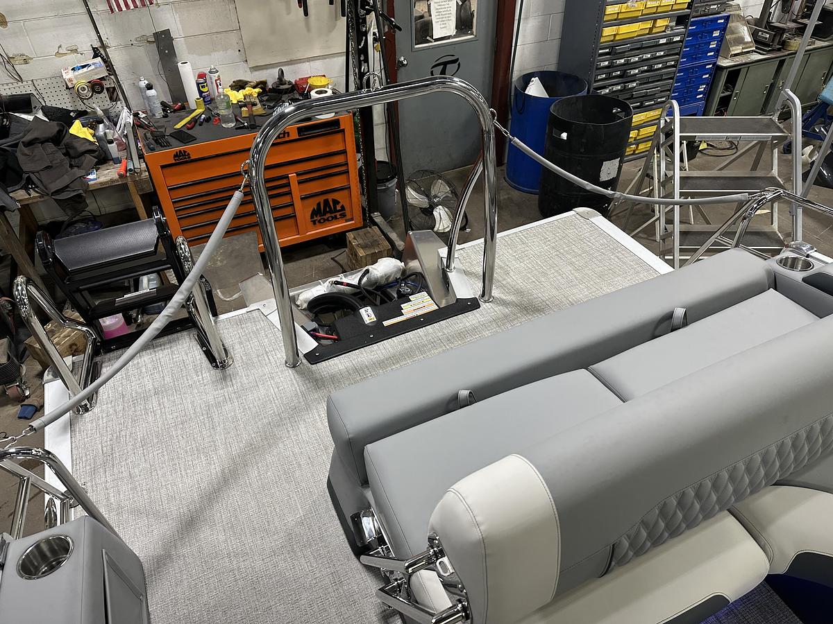 2025 Tahoe Pontoons Cascade 2385 Cruise Rear Bench Tritoon & Honda 225HP 4-Stroke EFI