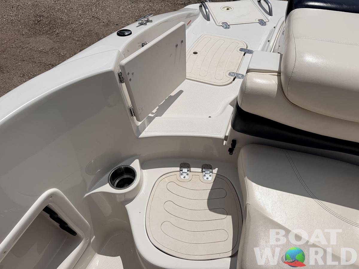 Used 2011 Tahoe 215 Xi Deck Boat & 220HP Mercruiser V8 -$17,995