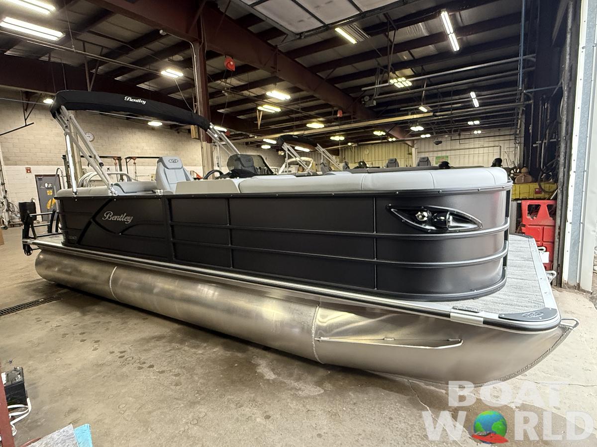 2026 Bentley Pontoons Legacy 223 Navigator Quad Lounge Tritoon 