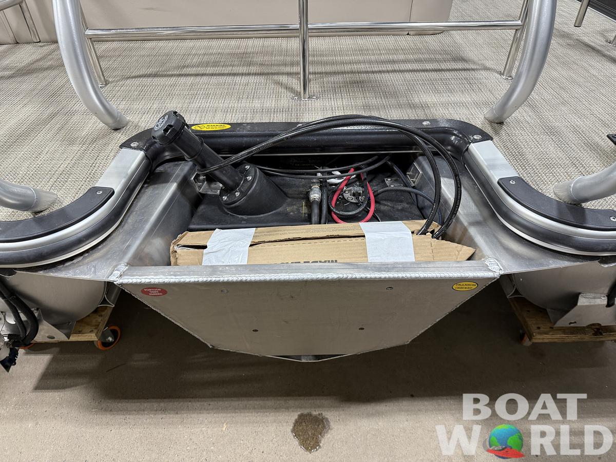 2025 Bentley Pontoons Legacy 223 Swingback Tritoon & Honda 4-Stroke EFI