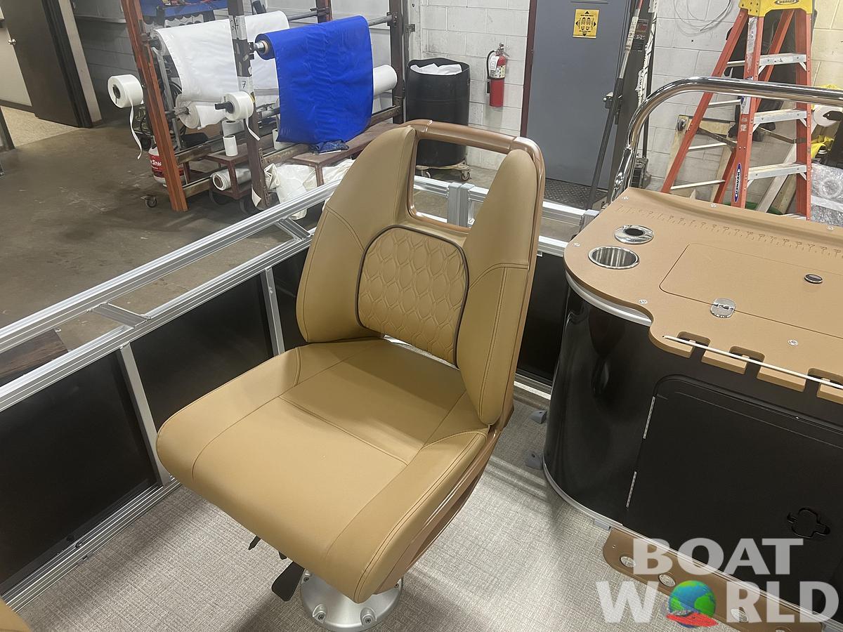 2026 Tahoe Pontoons Sport 2385 Center Console Fish Tritoon