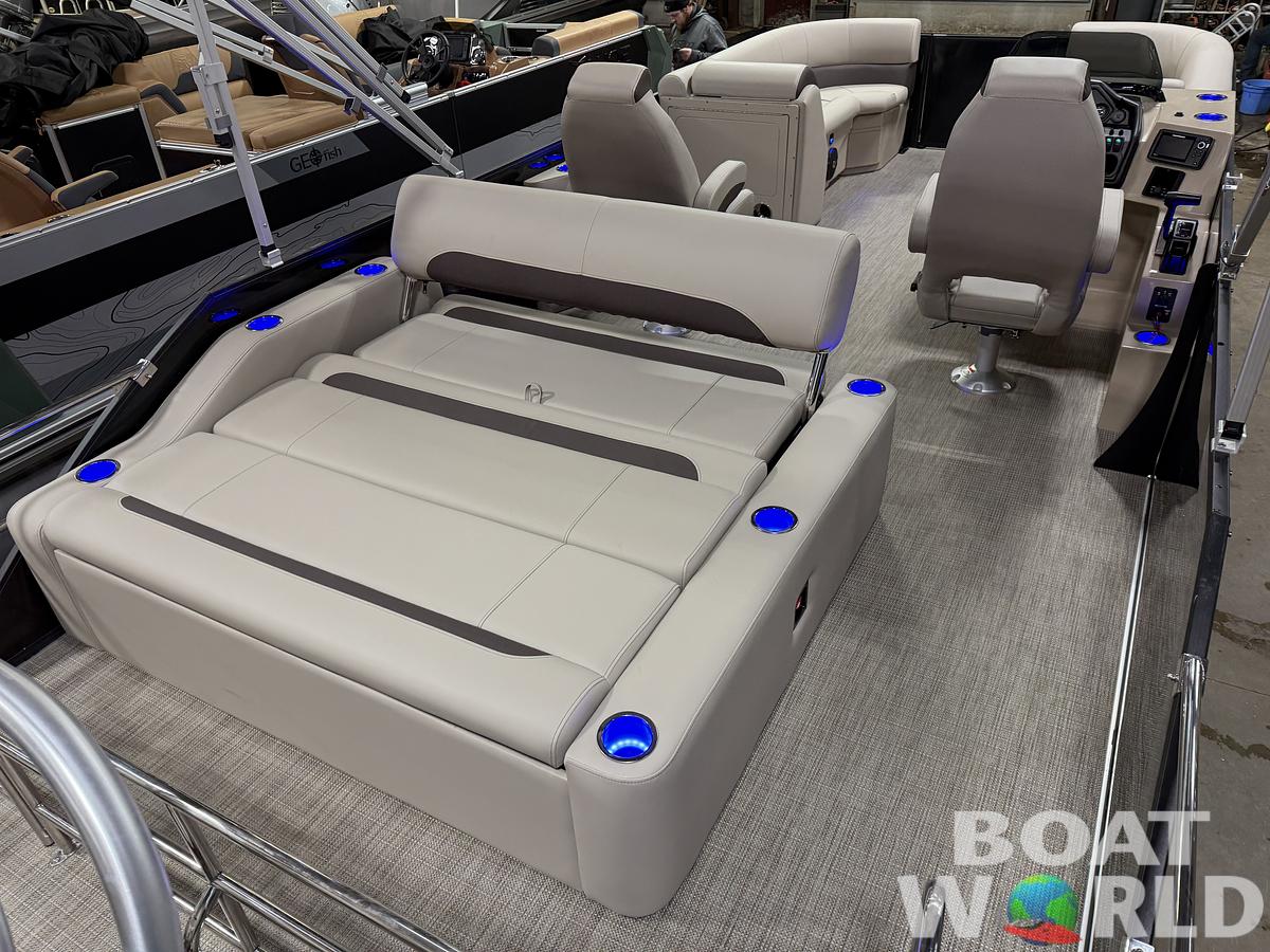 2025 Bentley Pontoons Legacy 223 Swingback Tritoon & Honda 4-Stroke EFI