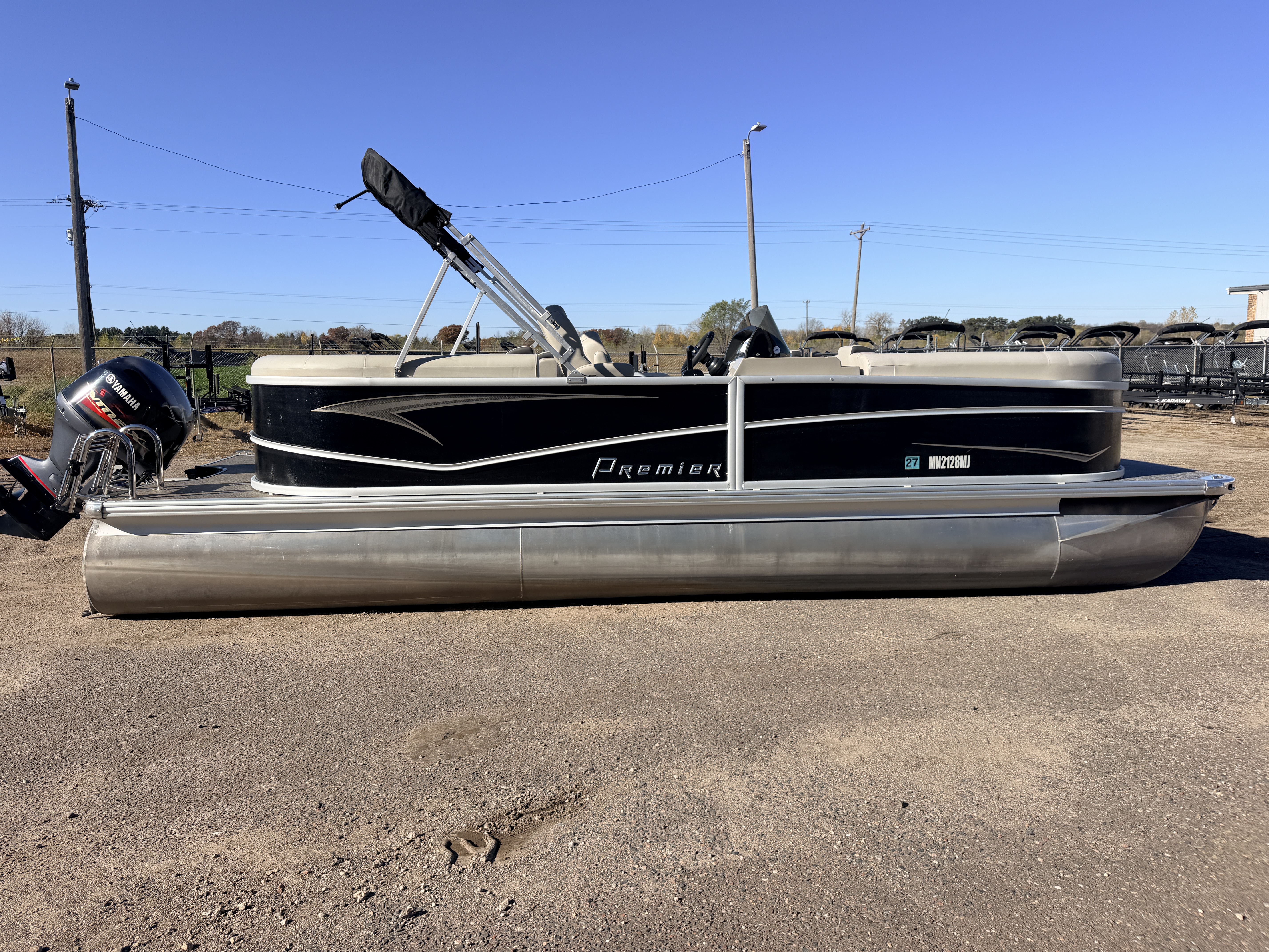 Used 2022 Premier 230 SunSpree RF & 116HP Yamaha 4Stroke -$34,995
