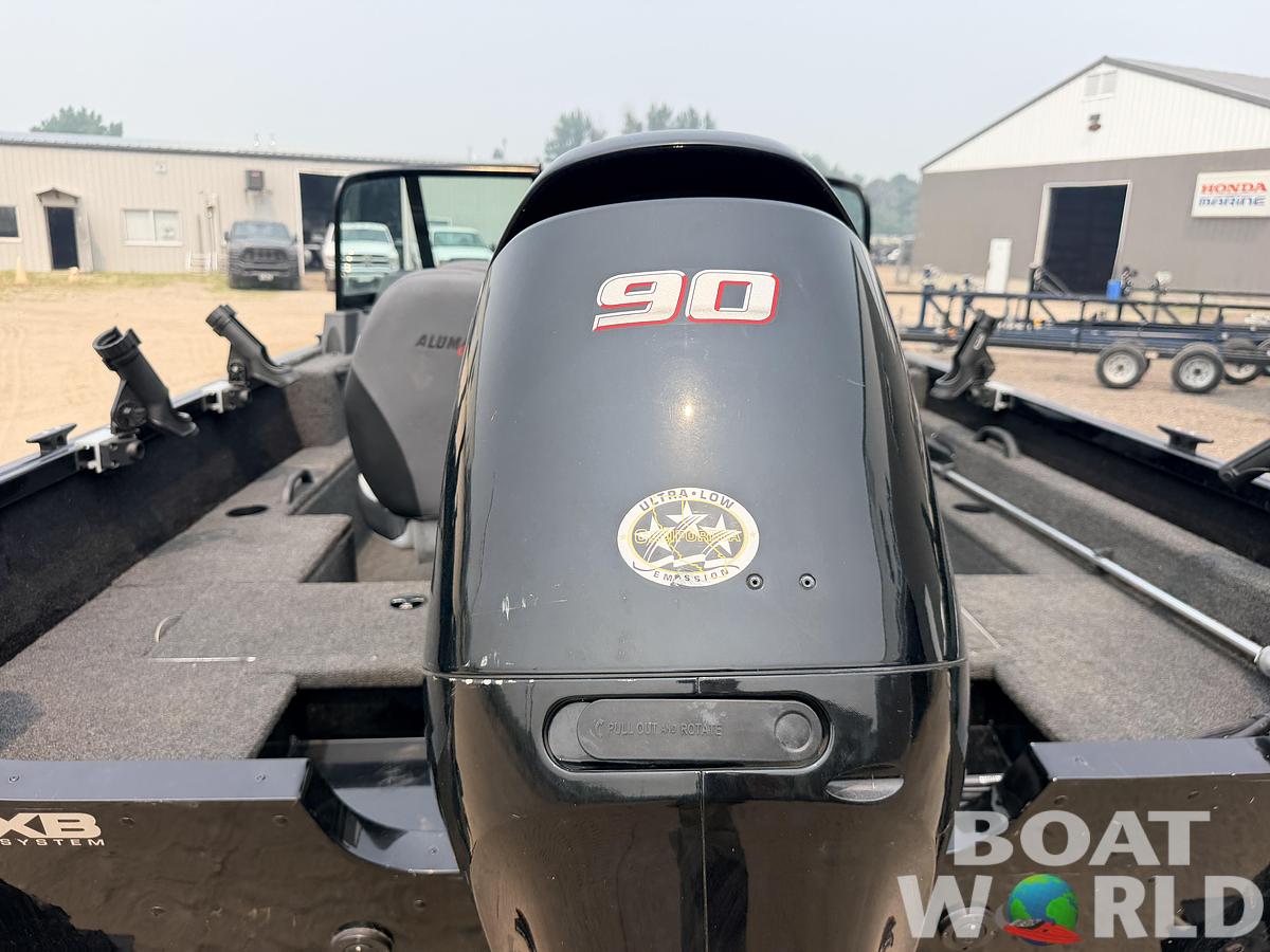 Used 2017 Alumacraft Competitor 165 Sport & 90HP Suzuki 4Stroke -$24,995