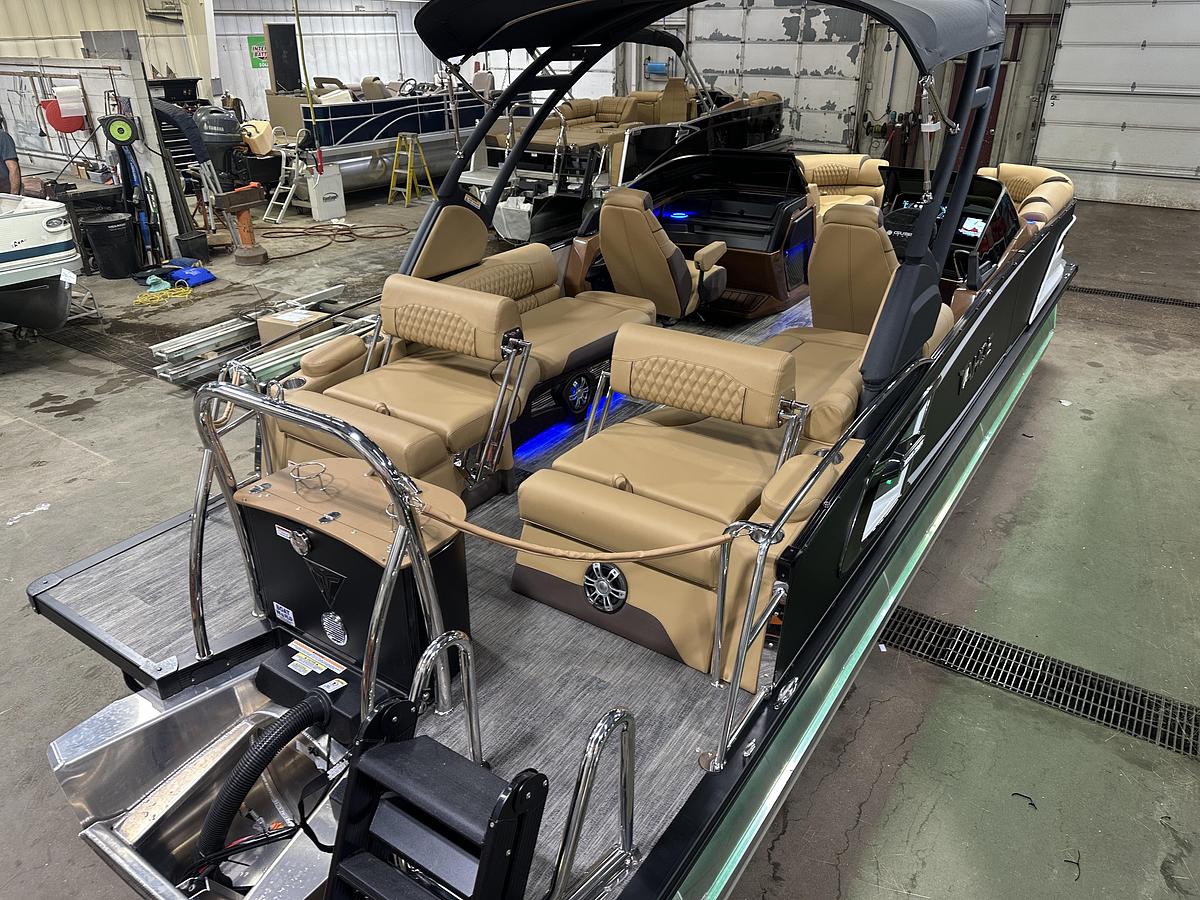 2025 Tahoe Pontoons Grand Tahoe 2585 Quad Lounge Windshield Tritoon & Mercury 400HP V10