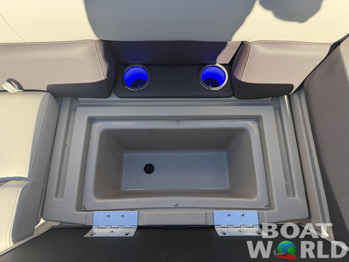 2026 Bentley Pontoons Legacy 220 Navigator DL Quad Lounge