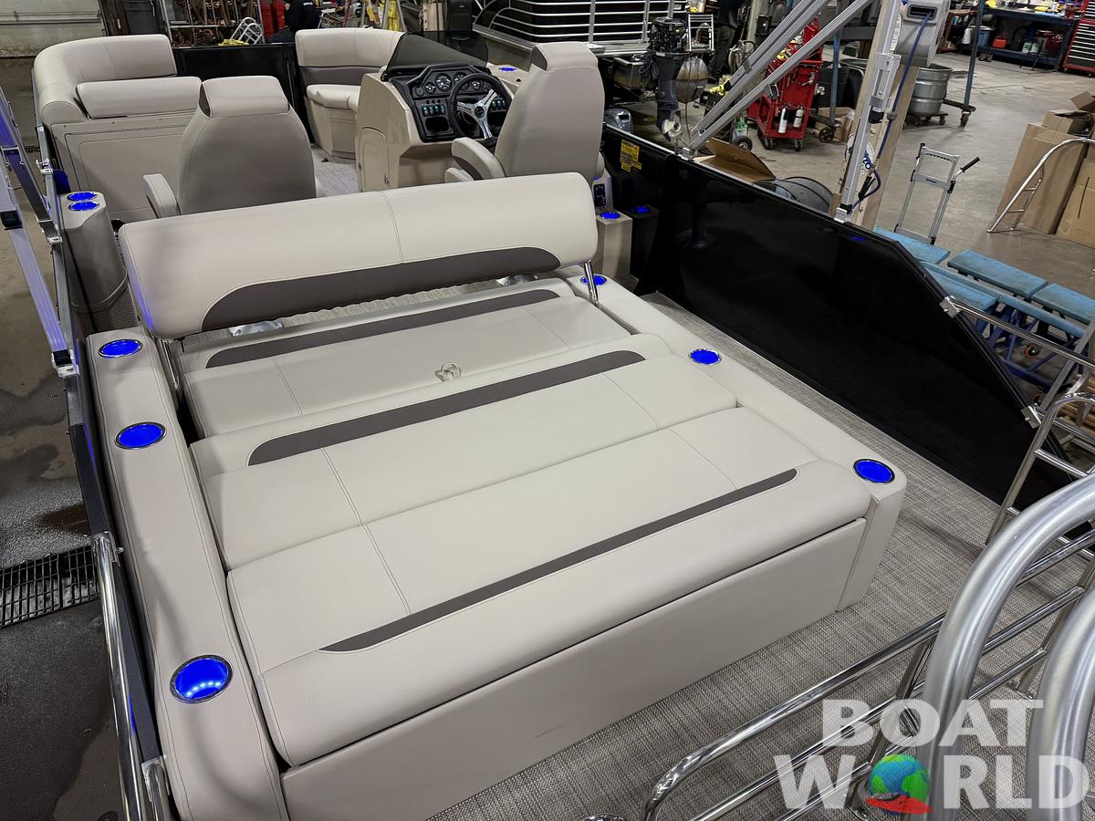 2025 Bentley Pontoons Legacy 223 Swingback Tritoon & Honda 4-Stroke EFI