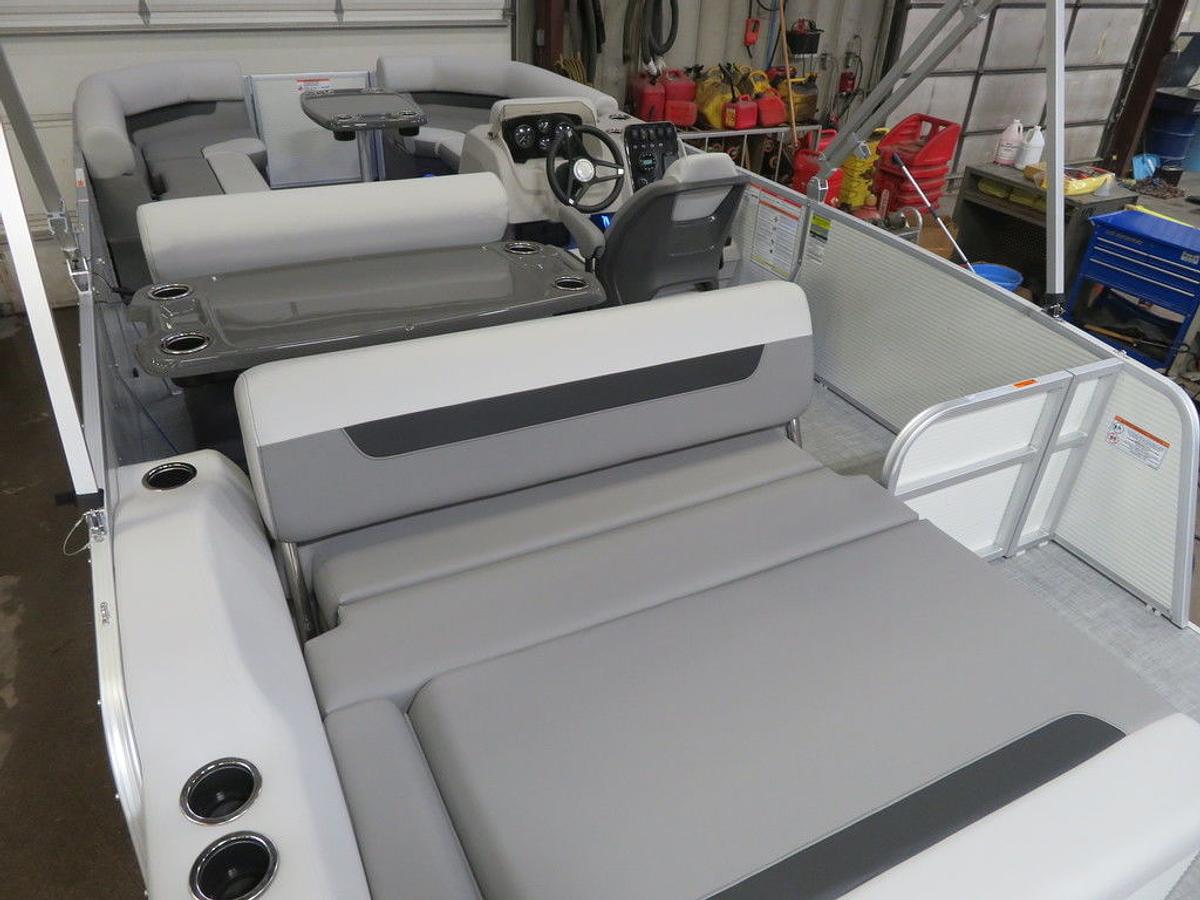 2025 Princecraft Vectra 21 RL Dinette Swingback Pontoon & Mercury 4-Stroke EFI