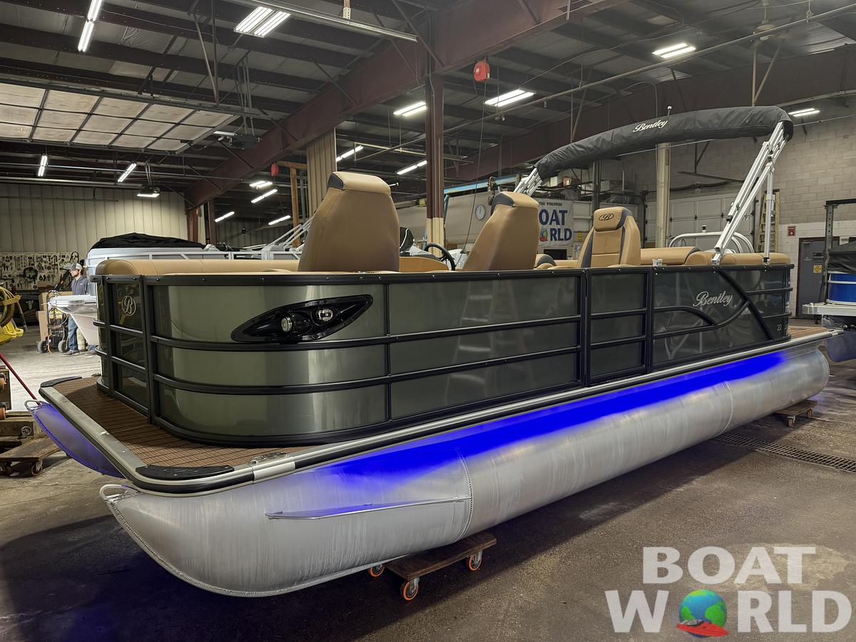 2026 Bentley Legacy 150HP 220 Navigator DL Quad Lounge $49995