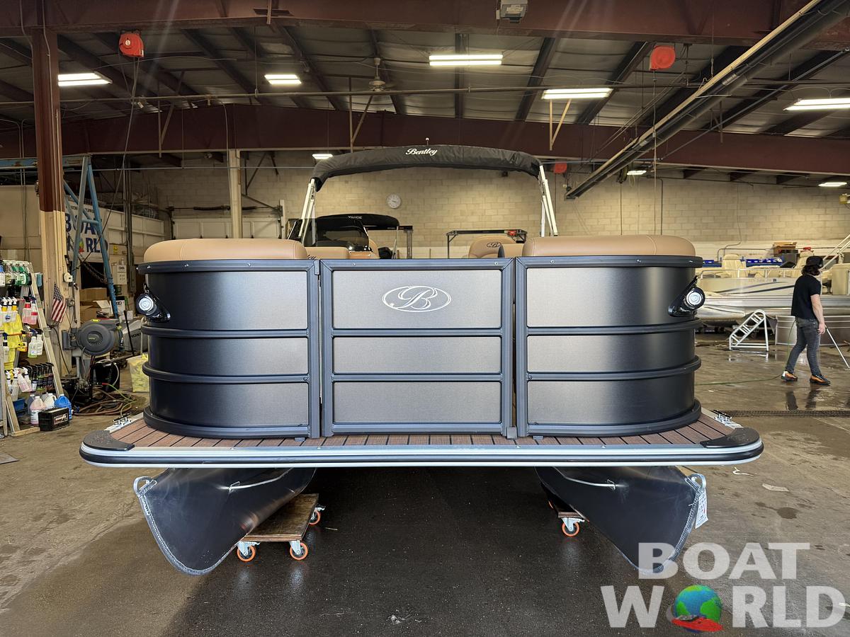 2026 Bentley Legacy 200 Navigator Quad Lounge $34995