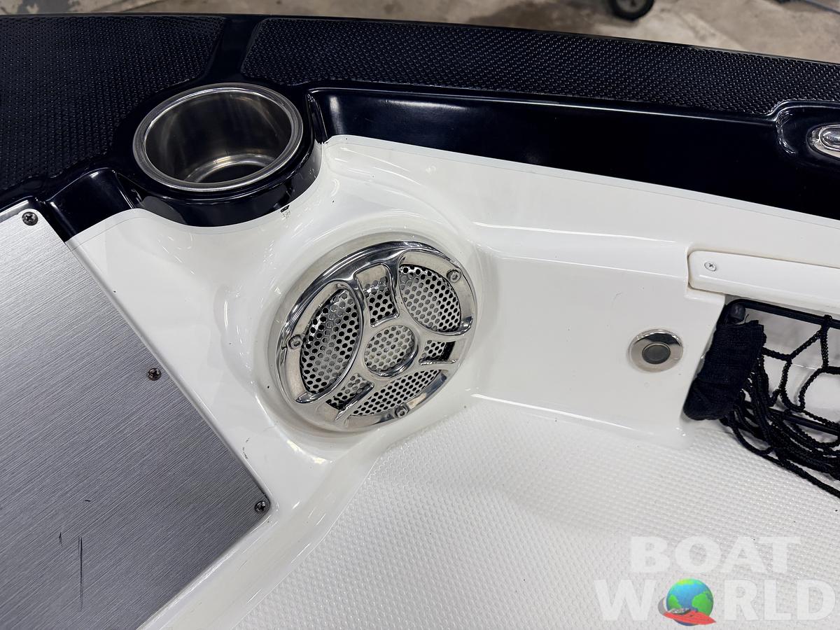 Used 2016 Larson FX 1850 DC Fiberglass Fishing Boat