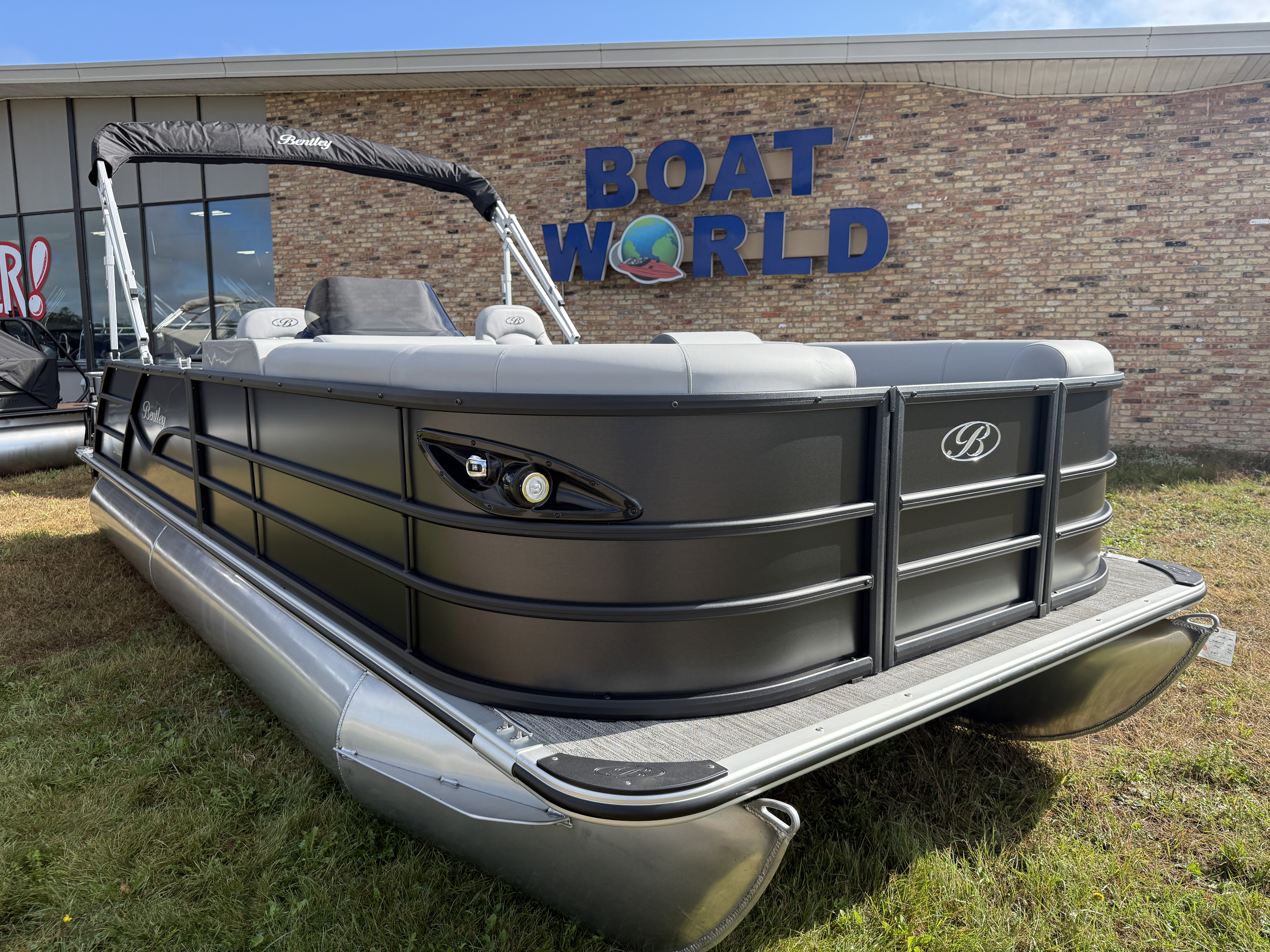 2026 Bentley Pontoons Legacy 220 Swingback 