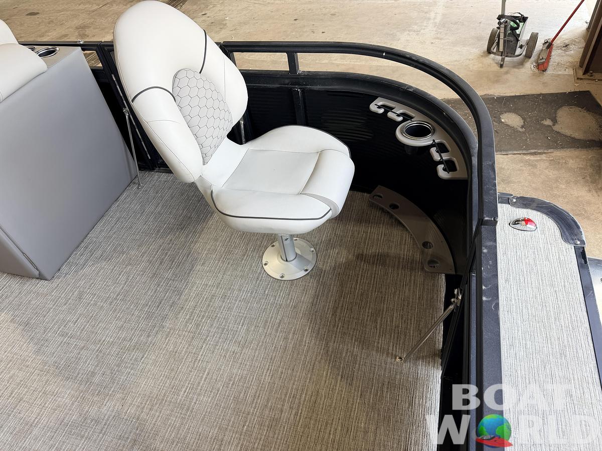 Used 2023 Apex Marine Qwest L818 Fish &60HP Honda 4Stroke -$27.995
