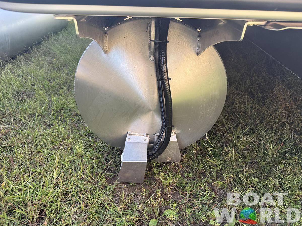 2026 Bentley Pontoons Legacy 223 Swingback Tritoon & Honda 4-Stroke EFI