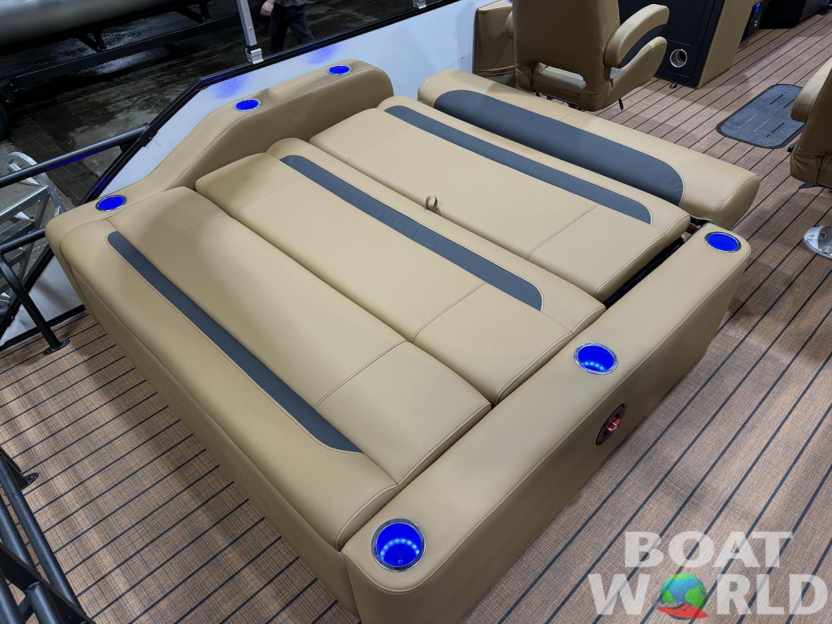 2026 Bentley Pontoons Legacy 223 Swingback Tritoon 