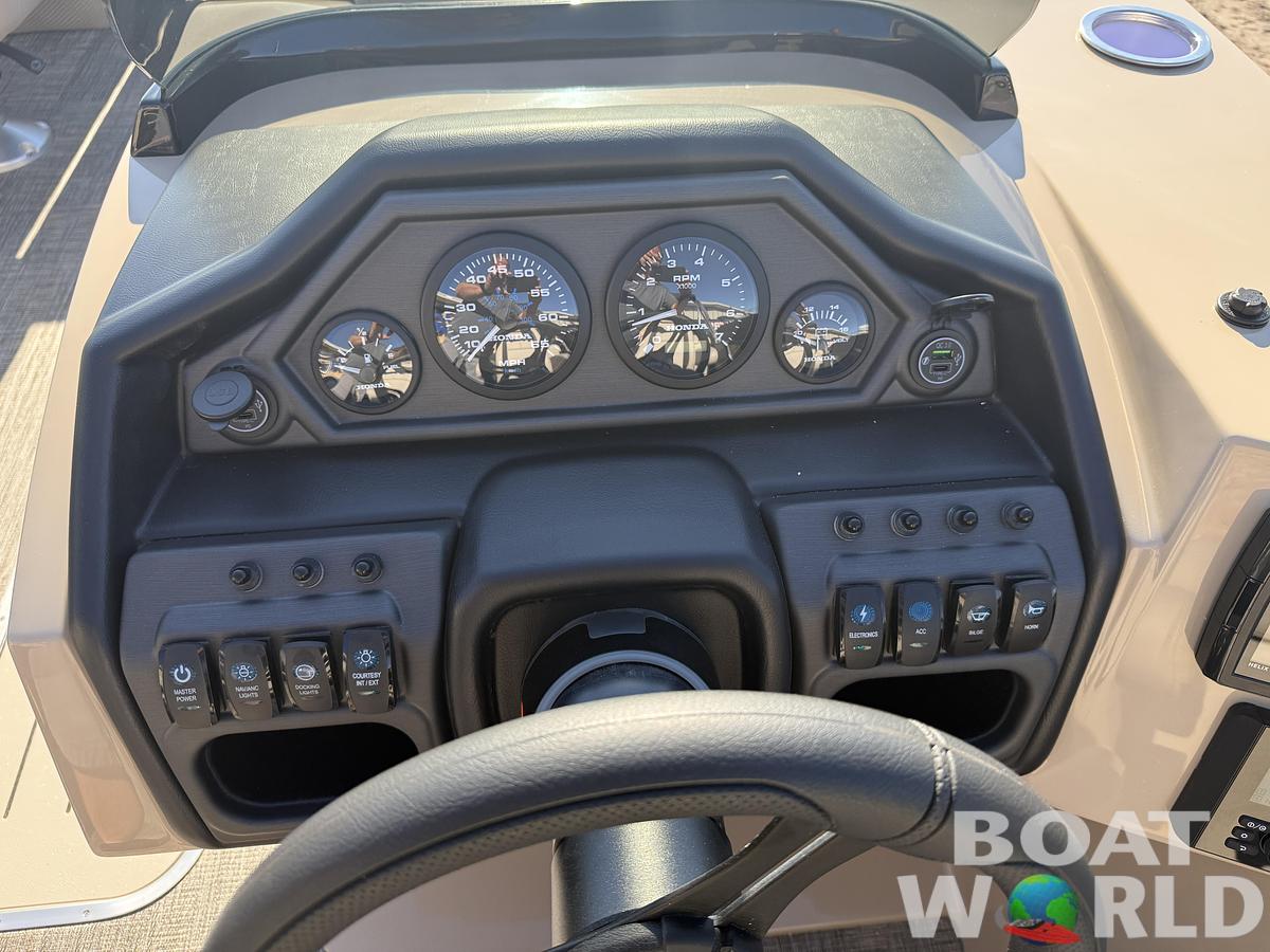 2026 Bentley Pontoons Legacy 223 Navigator DL Quad Lounge Tritoon & Honda 4-Stroke EFI