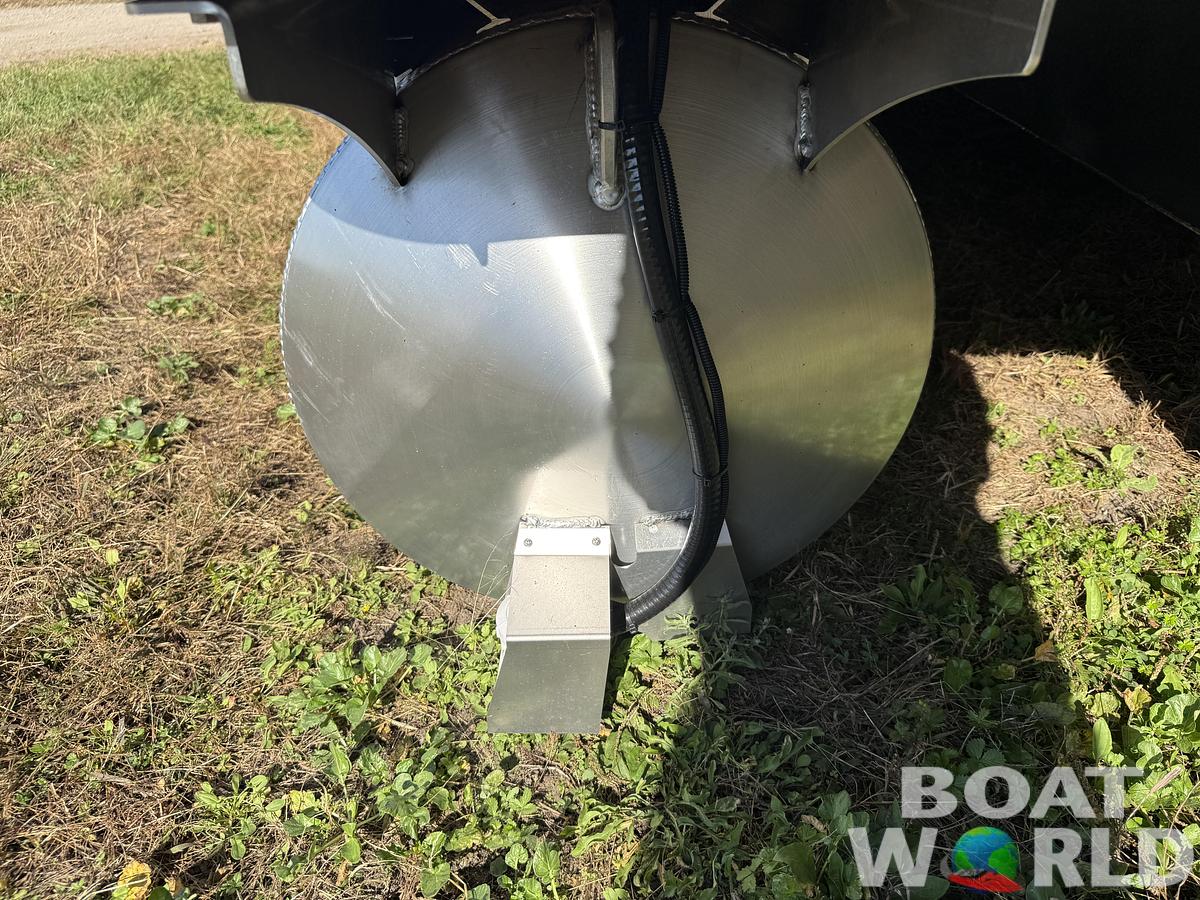 2026 Bentley Pontoons Legacy 220 Navigator Quad Lounge 