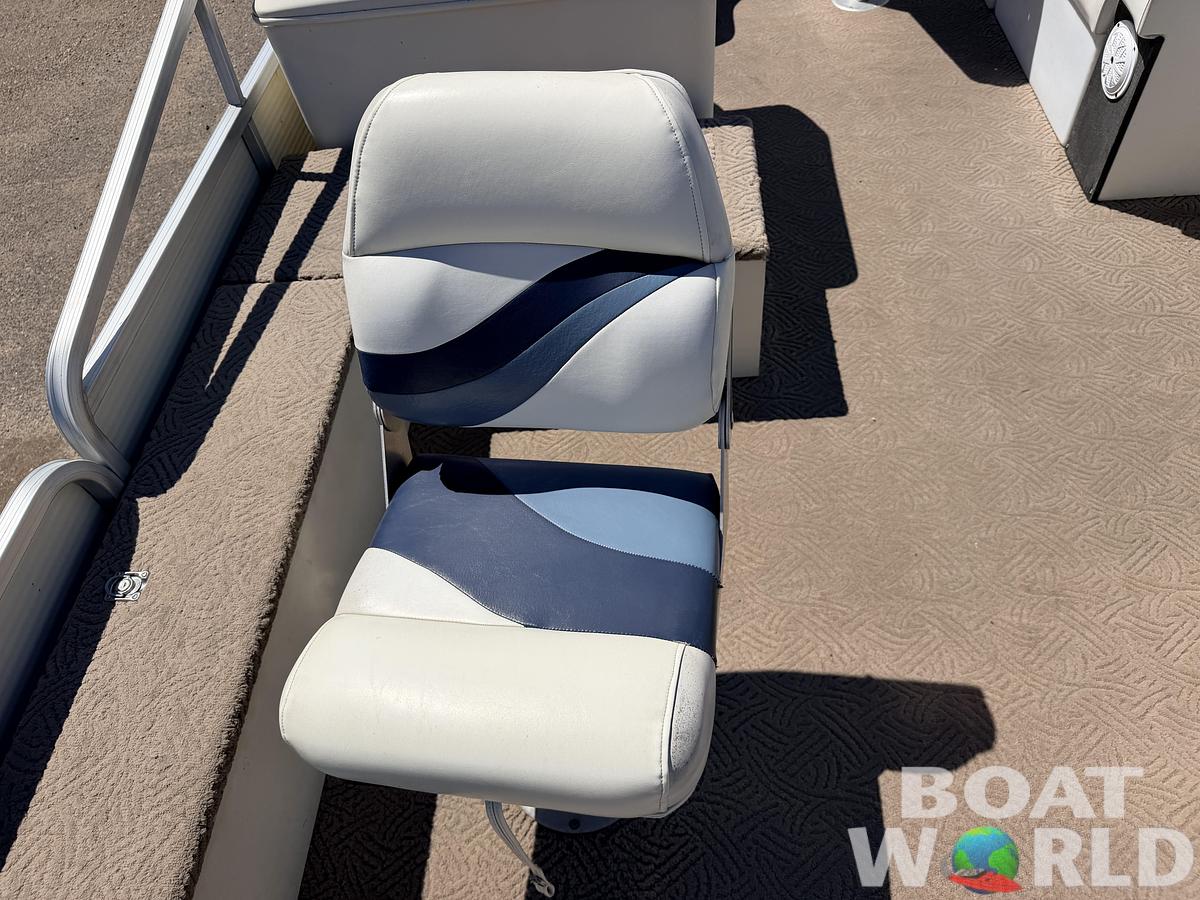 Used 2001 Lowe SunCruiser Trinidad 204 & 50HP Mercury 4Stroke -$11,995