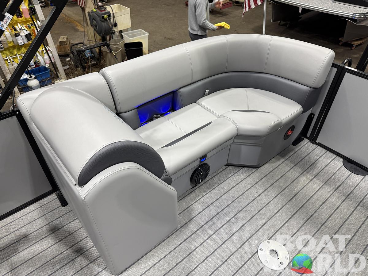 Used 2026 Bentley Pontoons Legacy 223 DL Quad Lounge Tritoon & 250HP