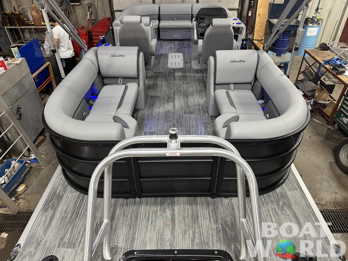 2026 Bentley Pontoons Legacy 223 Navigator Quad Lounge Tritoon 