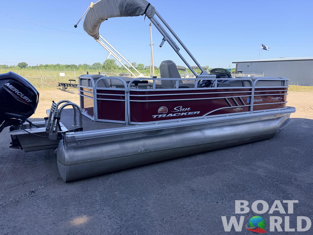 Used 2023 Sun Tracker Party Barge 20 DLX & 90HP Mercury 4Stroke -$27,995