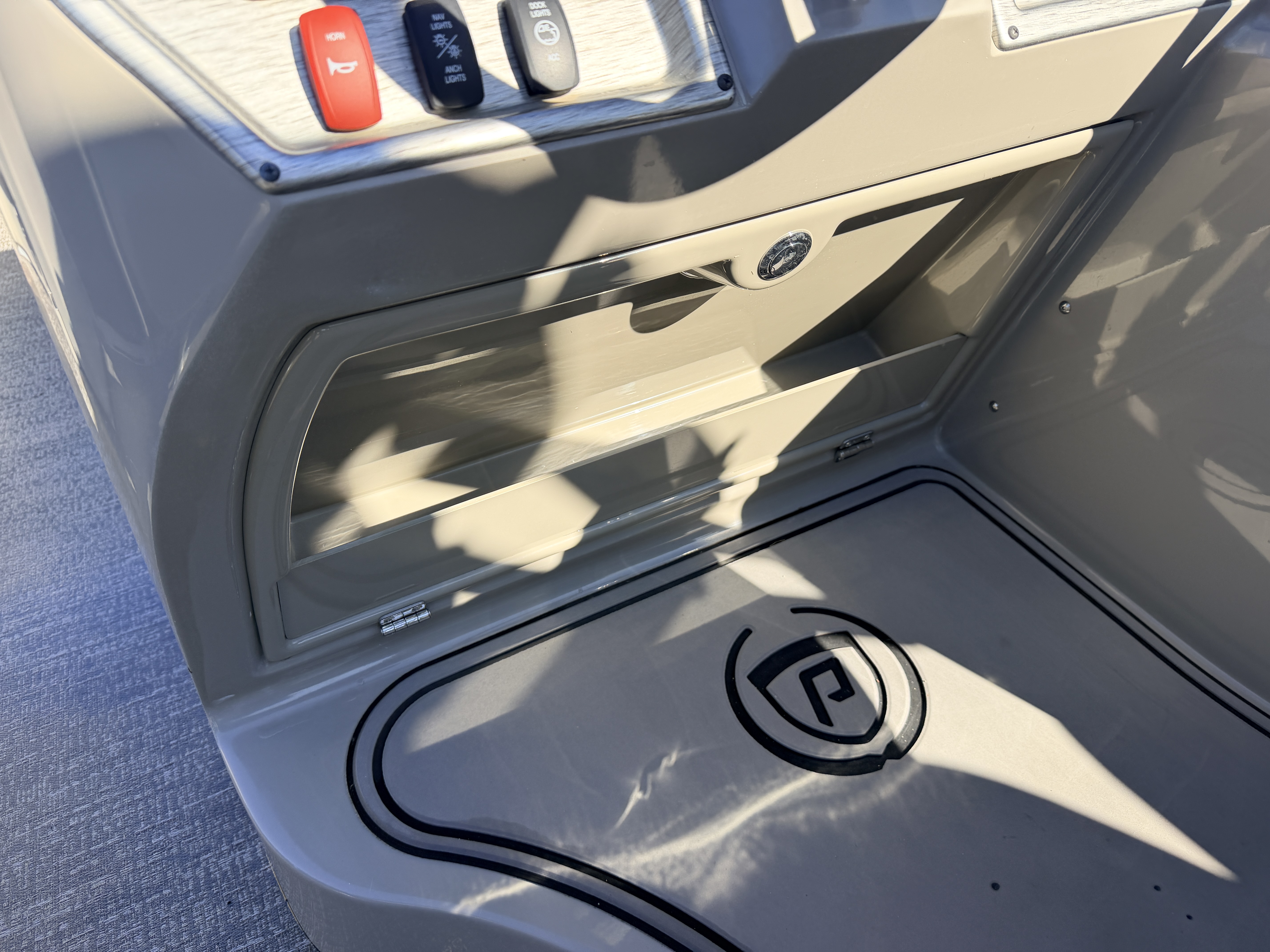 Used 2022 Premier 230 SunSpree RF & 116HP Yamaha 4Stroke -$34,995