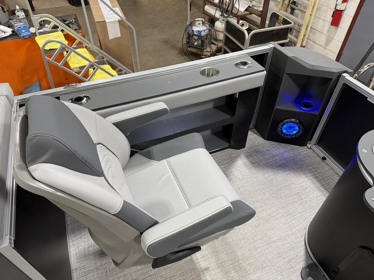 2025 Tahoe Pontoons GEOfish 2385 Rear Fish Tritoon & Honda 4-Stroke EFI