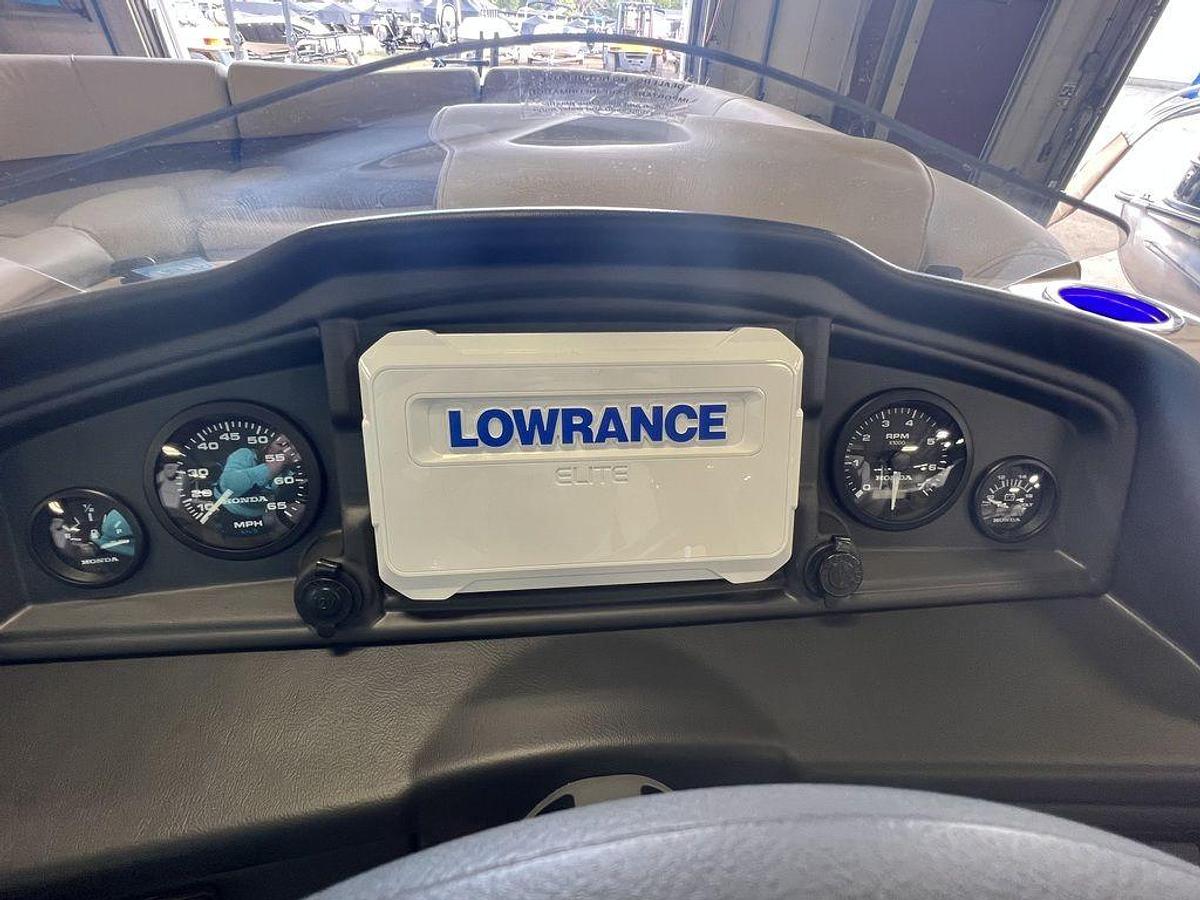 2024 Bentley Pontoons Legacy 200 Navigator Quad Lounge & Honda 4-Stroke EFI