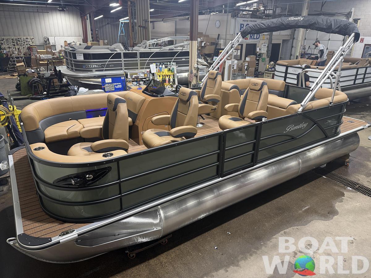 2026 Bentley Pontoons Legacy 220 Navigator DL Quad Lounge 