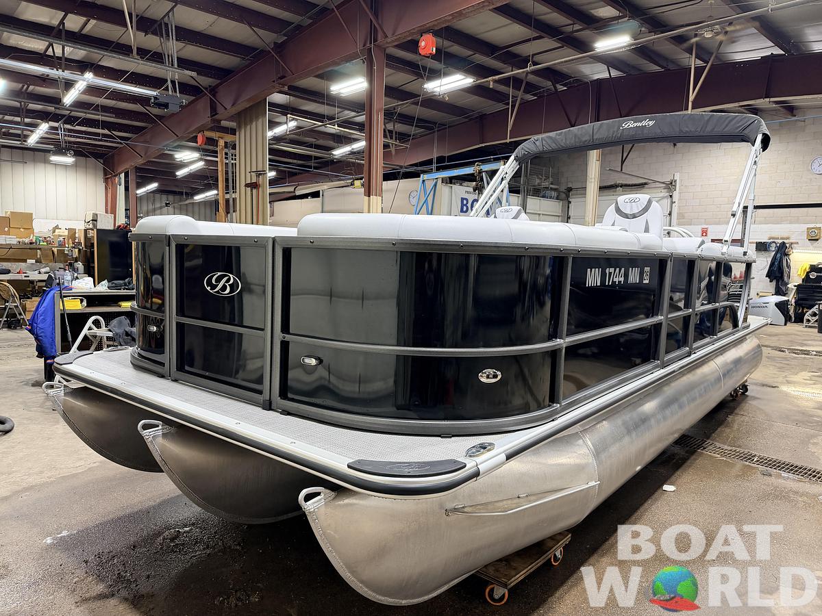 Used 2024 Bentley Pontoons Legacy 223 Navigator Quad Lounge Tri-toon Pontoon & 150HP Honda 4-Stroke EFI