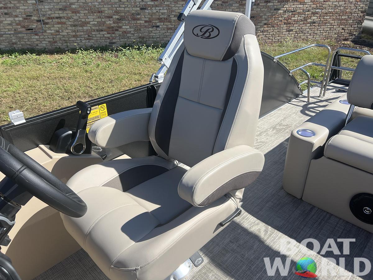 2026 Bentley Pontoons Legacy 223 Swingback Tritoon & Honda 4-Stroke EFI