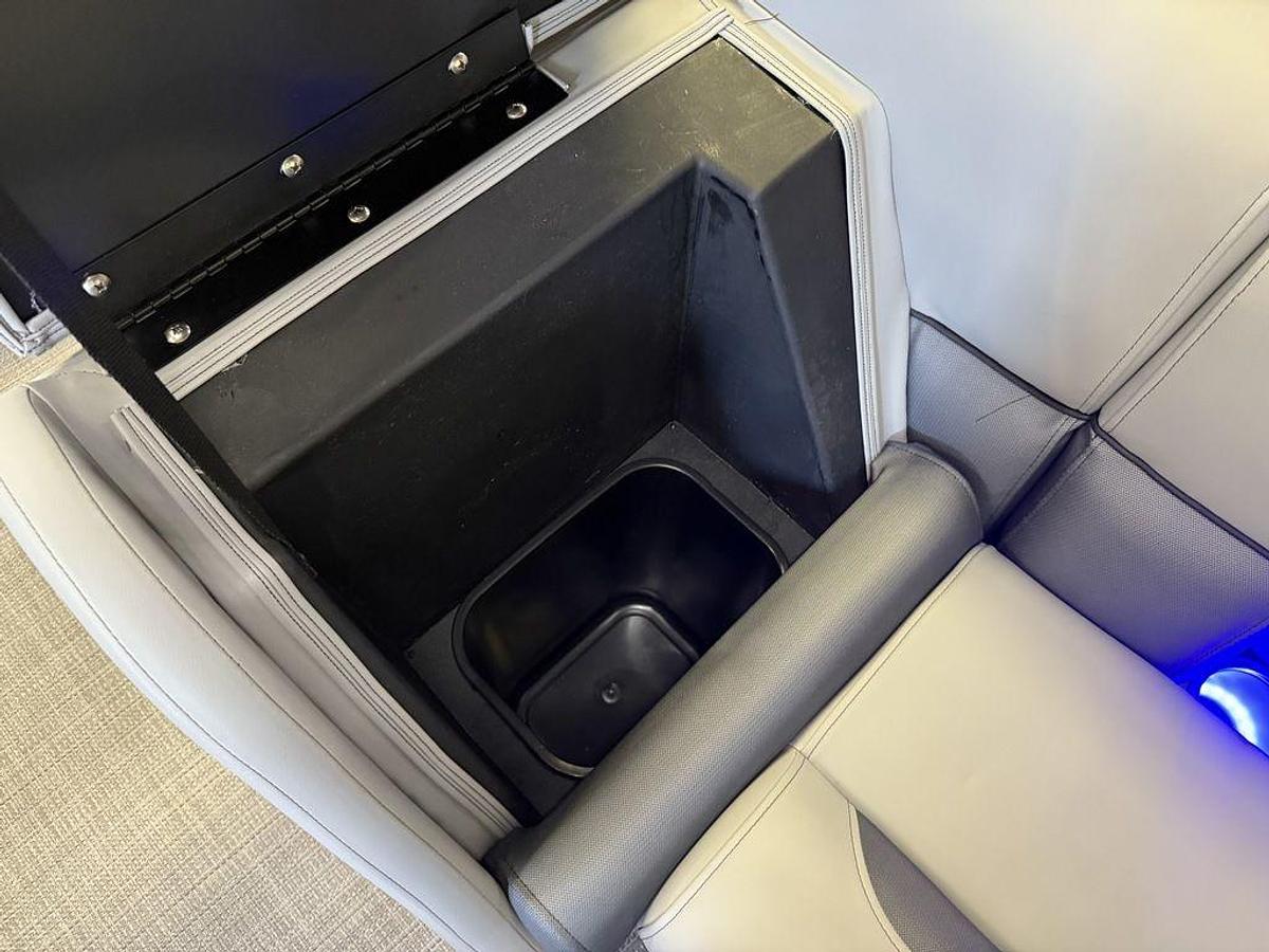 2026 Bentley Pontoons Legacy 220 Swingback & Honda 4-Stroke EFI