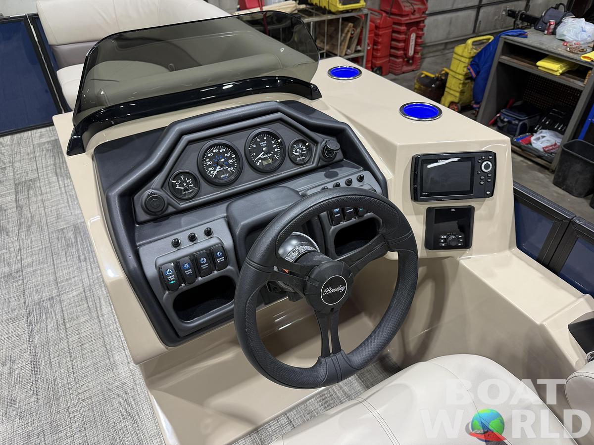 2026 Bentley Pontoons Legacy 220 QSB Swingback 