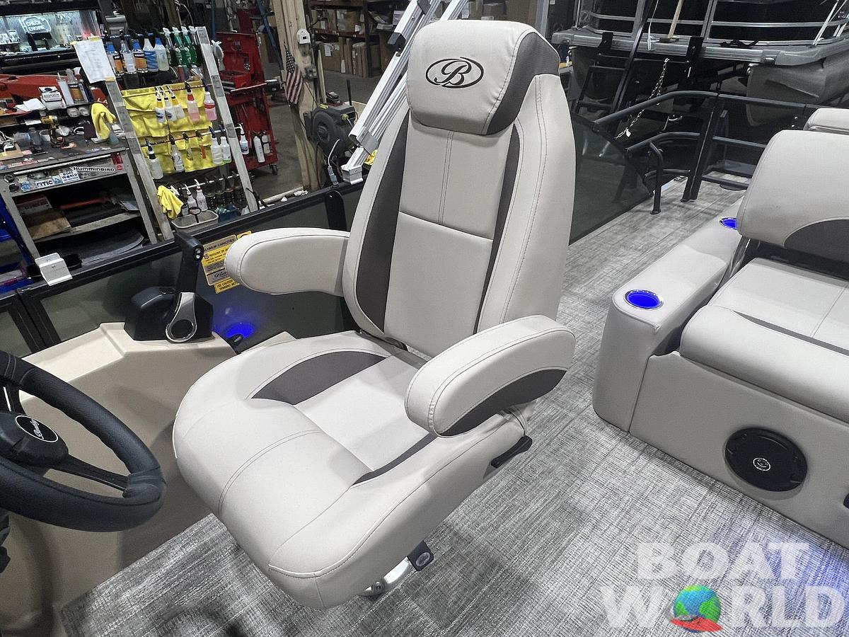 2026 Bentley Pontoons Legacy 223 Swingback Tritoon