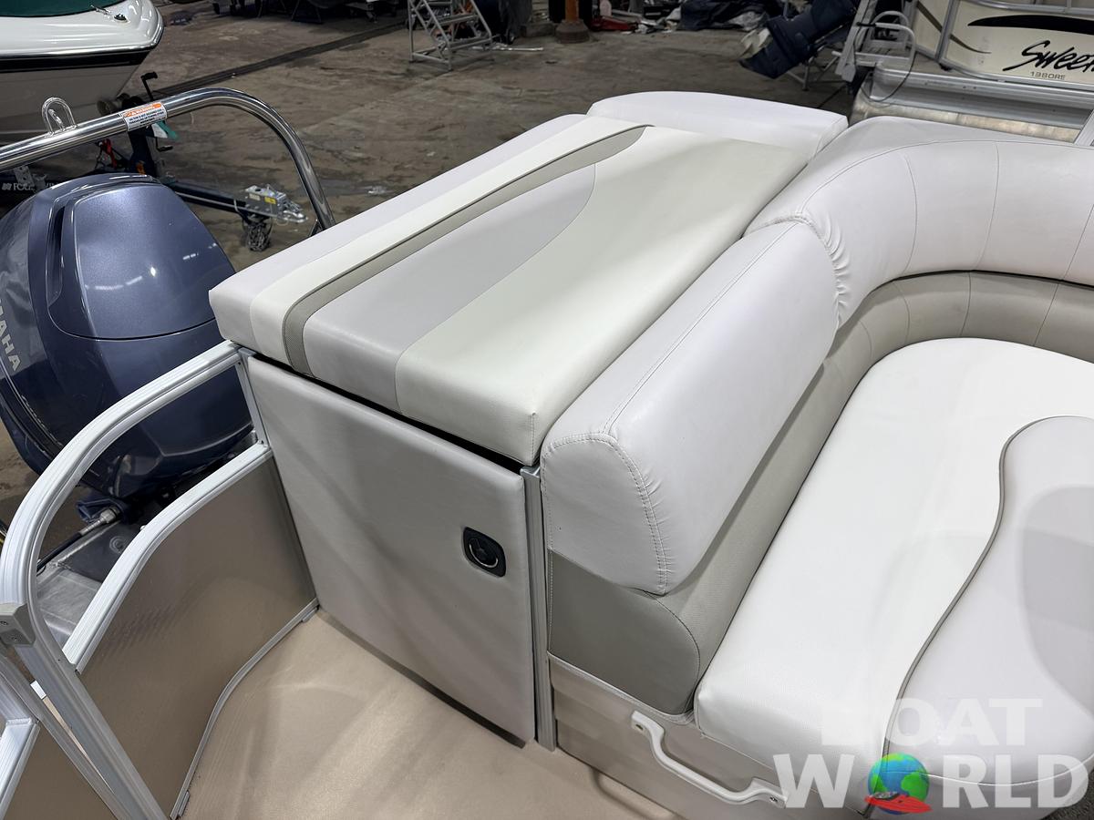 Used 2014 Bennington 21 SLX & 90HP Yamaha 4Stroke -$19,995