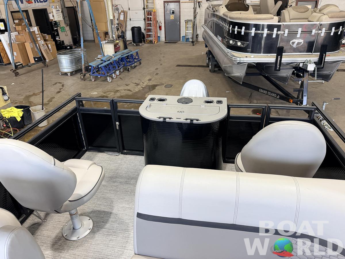 Used 2023 Apex Marine Qwest L818 Fish &60HP Honda 4Stroke -$27.995