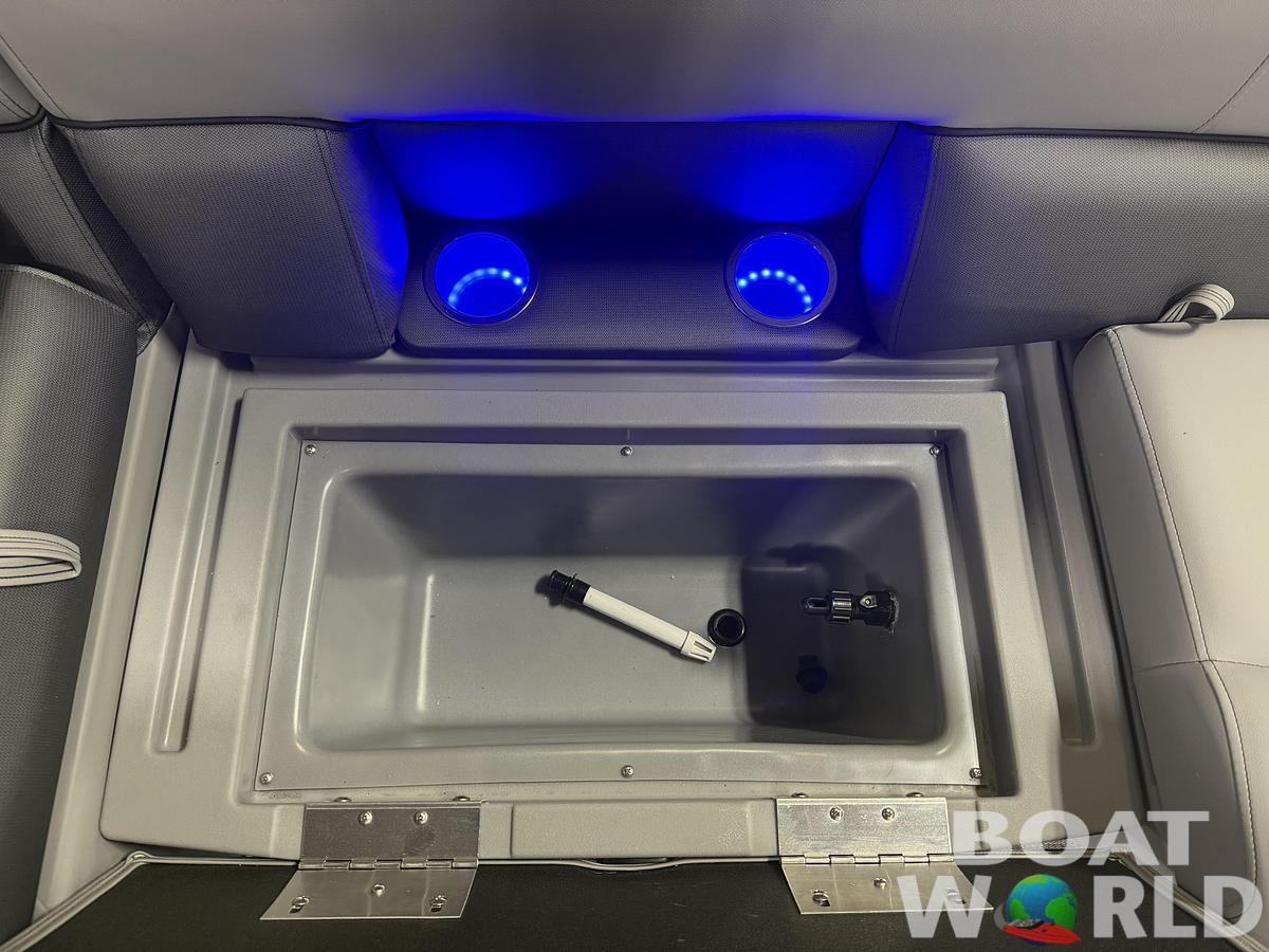 2026 Bentley Pontoons Legacy 220 Swingback & 4-Stroke EFI