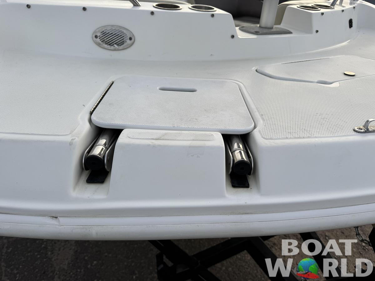 Used 2019 Hurricane SunDeck 187 with 150HP Yamaha Fourstroke EFI Outboard