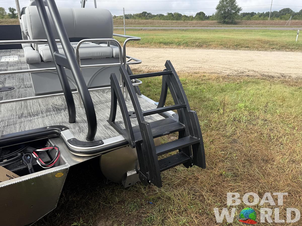 2026 Bentley Pontoons Legacy 223 QSB Swingback Tritoon 