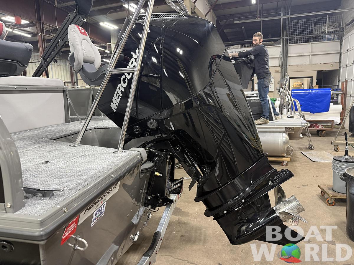 2024 Princecraft Ventura 224 Deckboat 