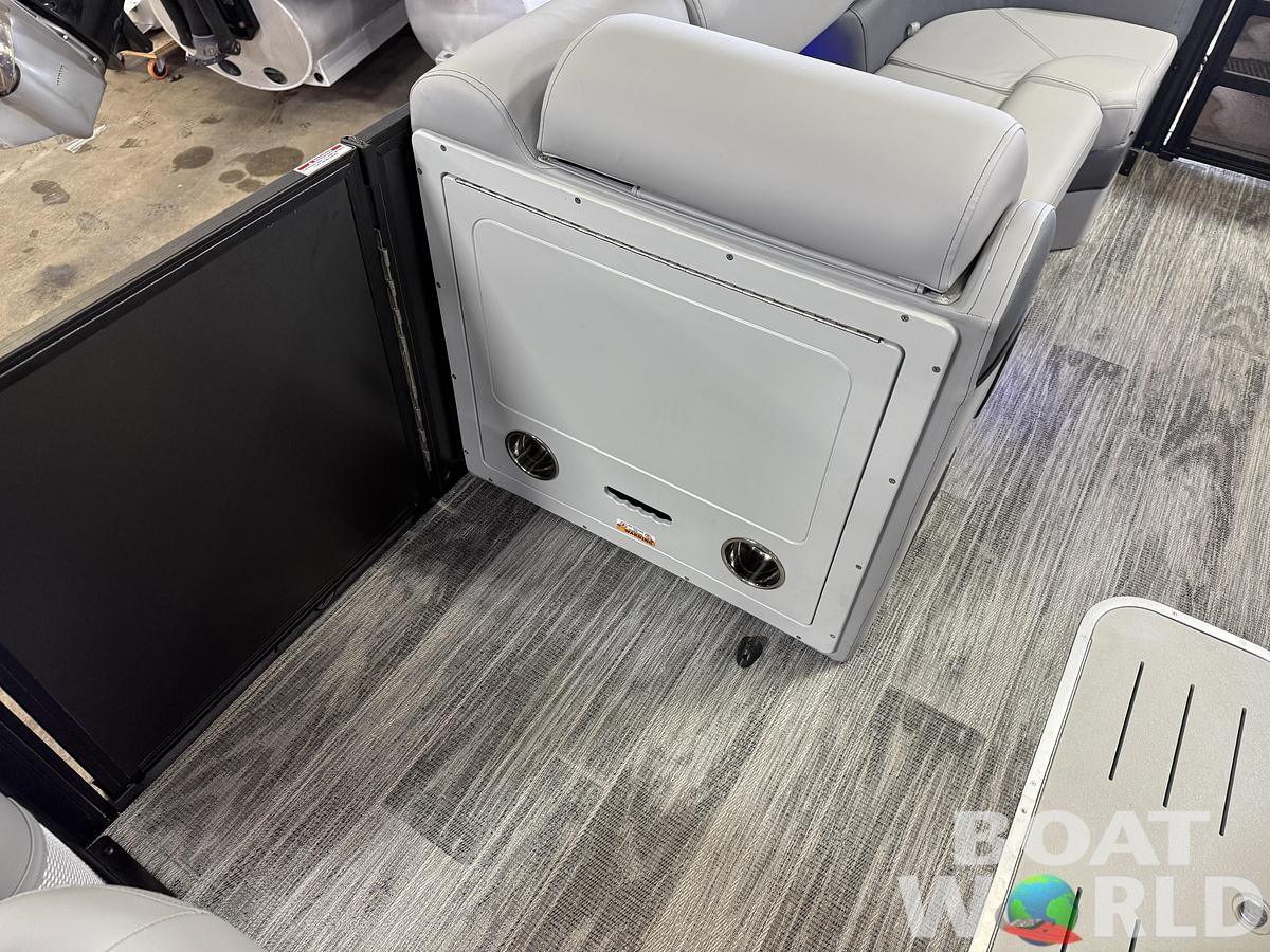 2026 Bentley Pontoons Elite 223 Swingback Tritoon