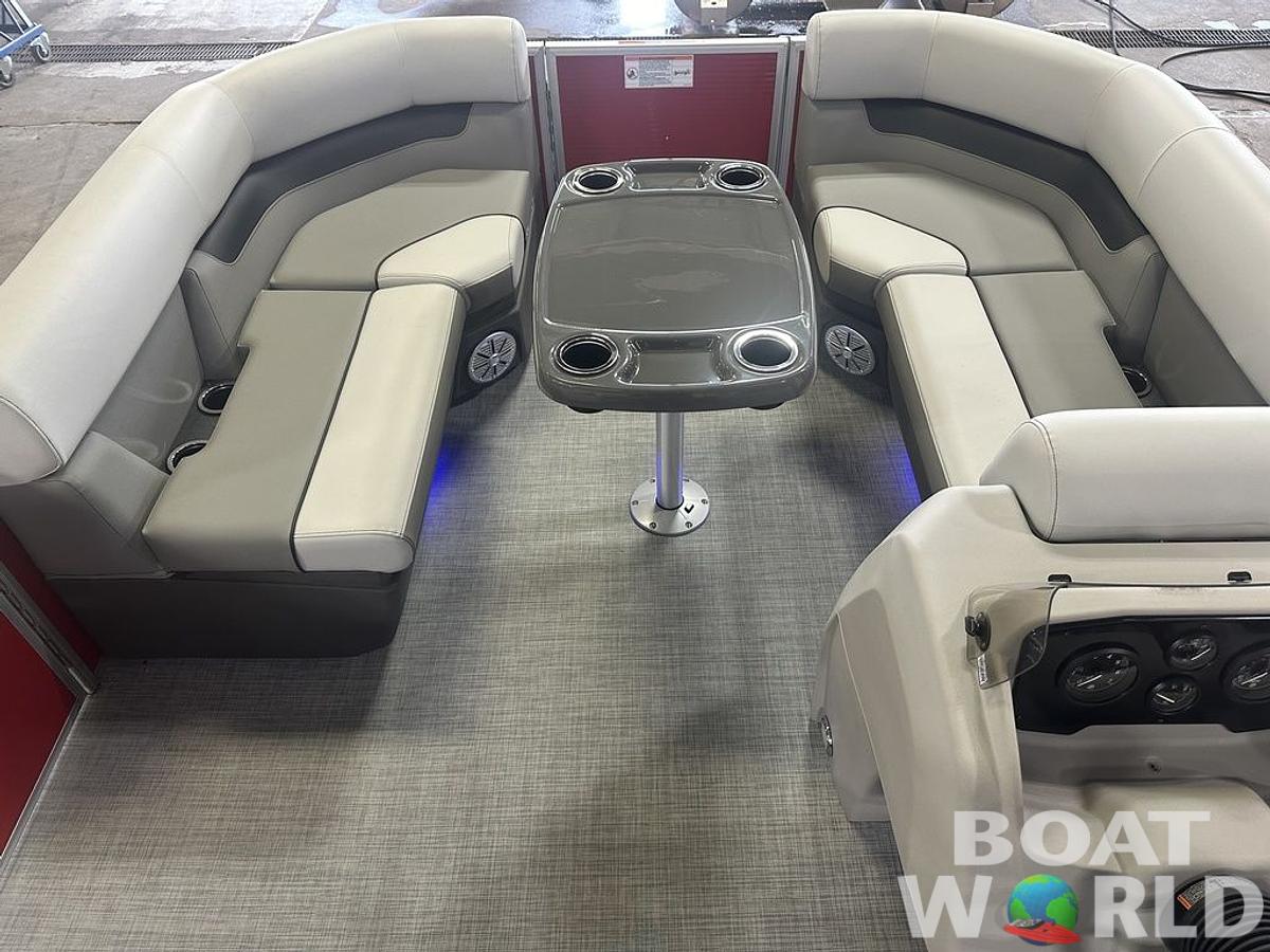 2025 Princecraft Vectra 21 RL Swingback Lounge Pontoon & Mercury 4-Stroke EFI