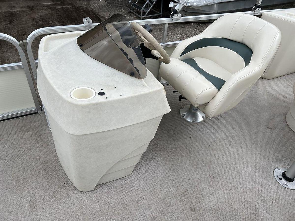 Used 2005 Bennington Sedona F21 Pontoon