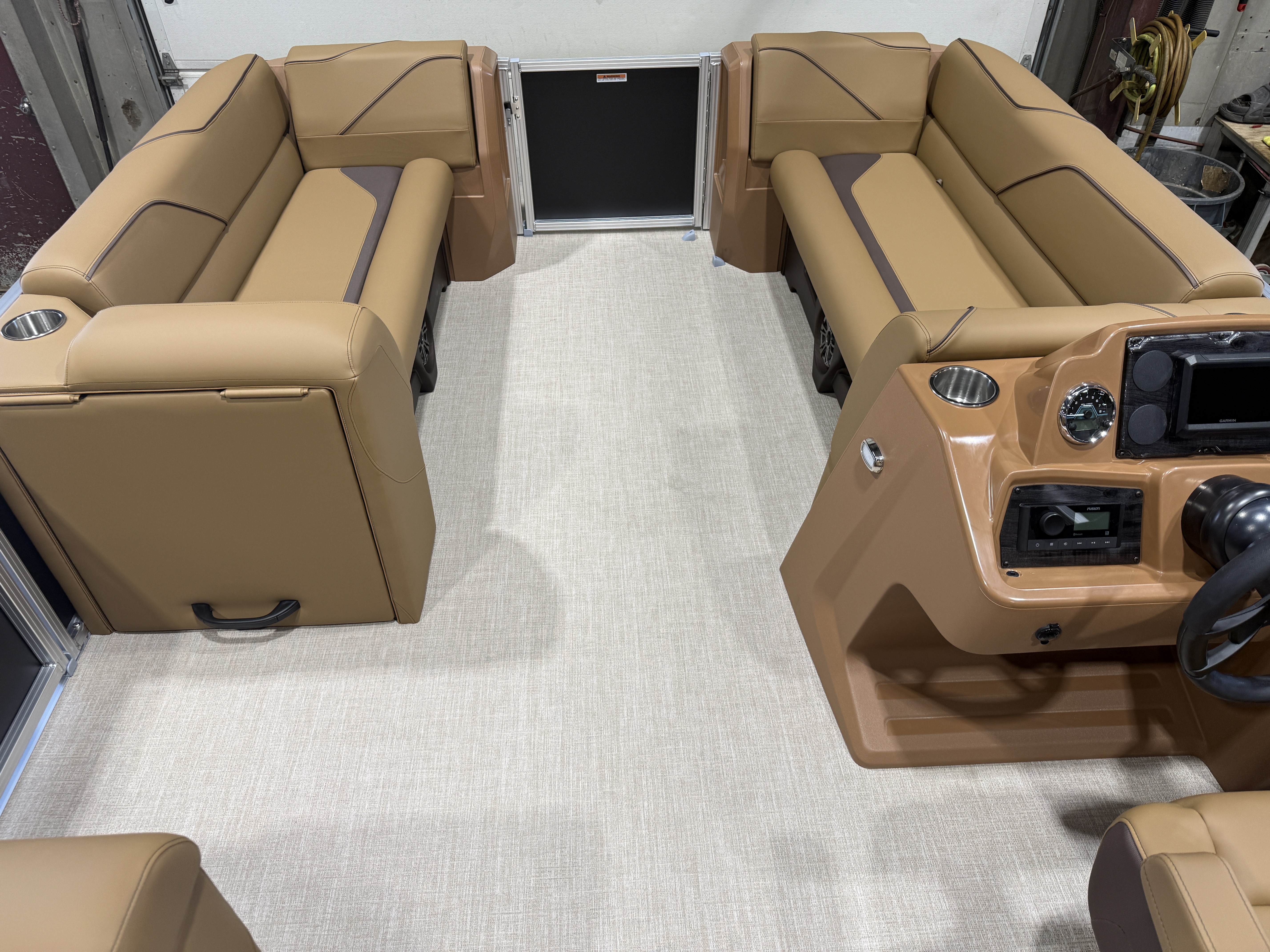2027 Tahoe Sport VRB SE 2385 Swingback & 4-Stroke $35995