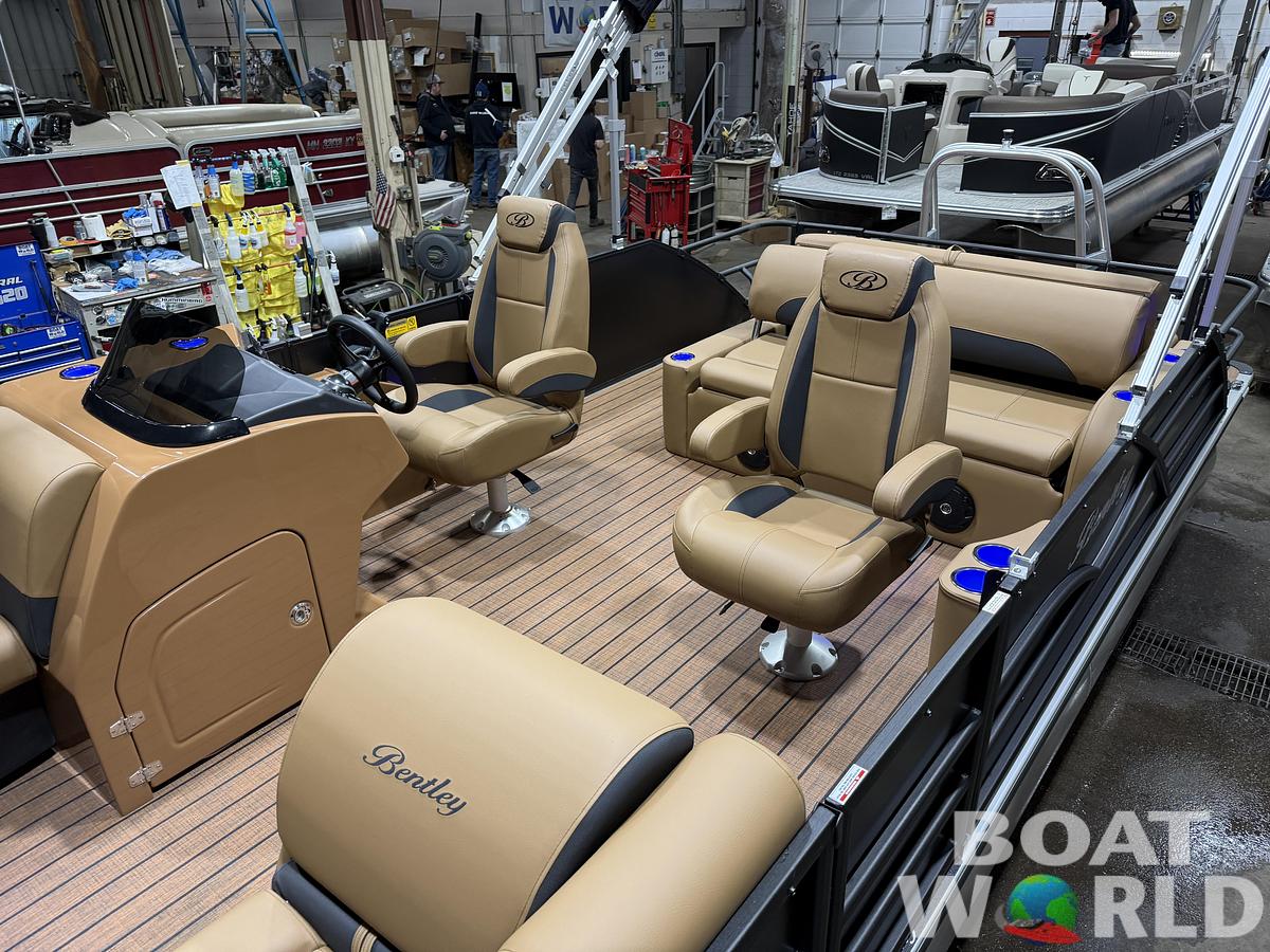 2026 Bentley Pontoons Legacy 220 Swingback 
