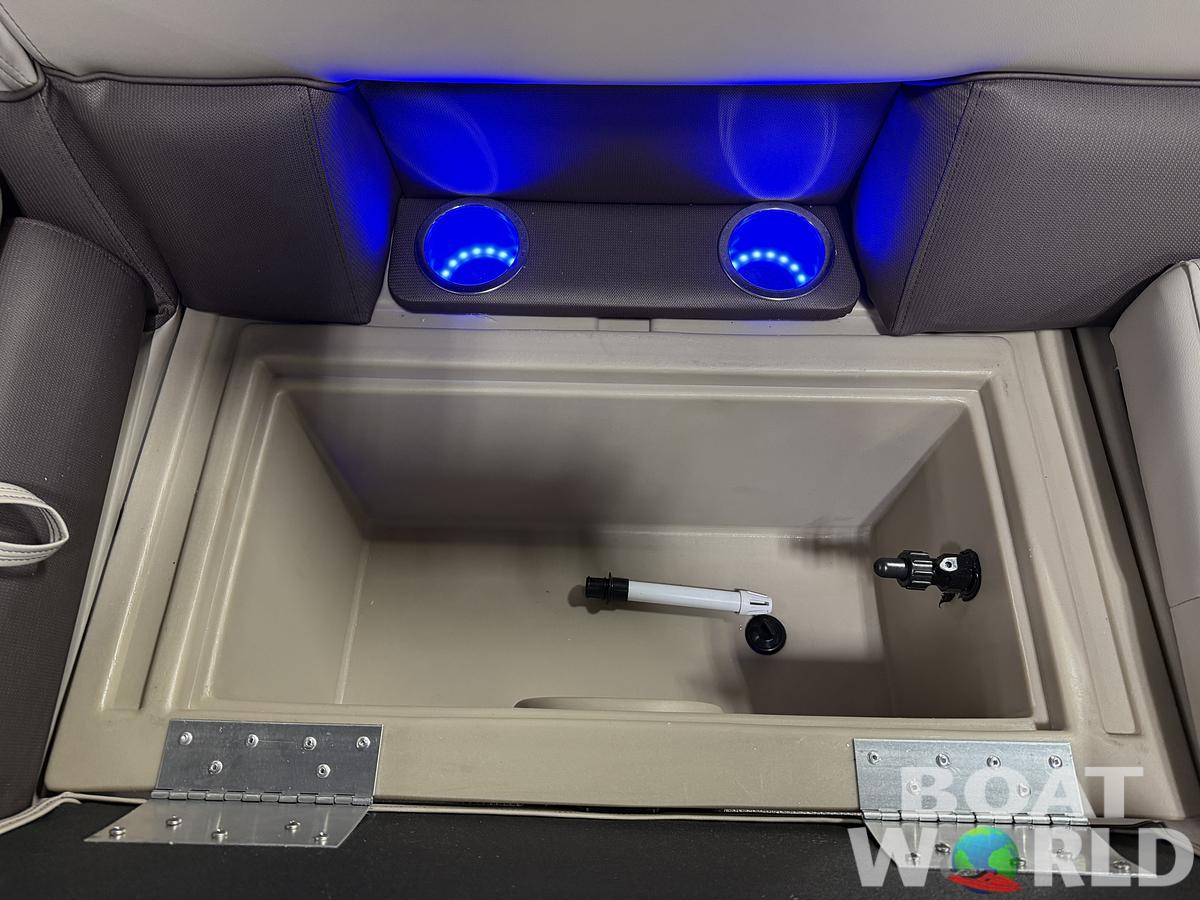 2025 Bentley Pontoons Legacy 223 Swingback Tritoon & Honda 4-Stroke EFI