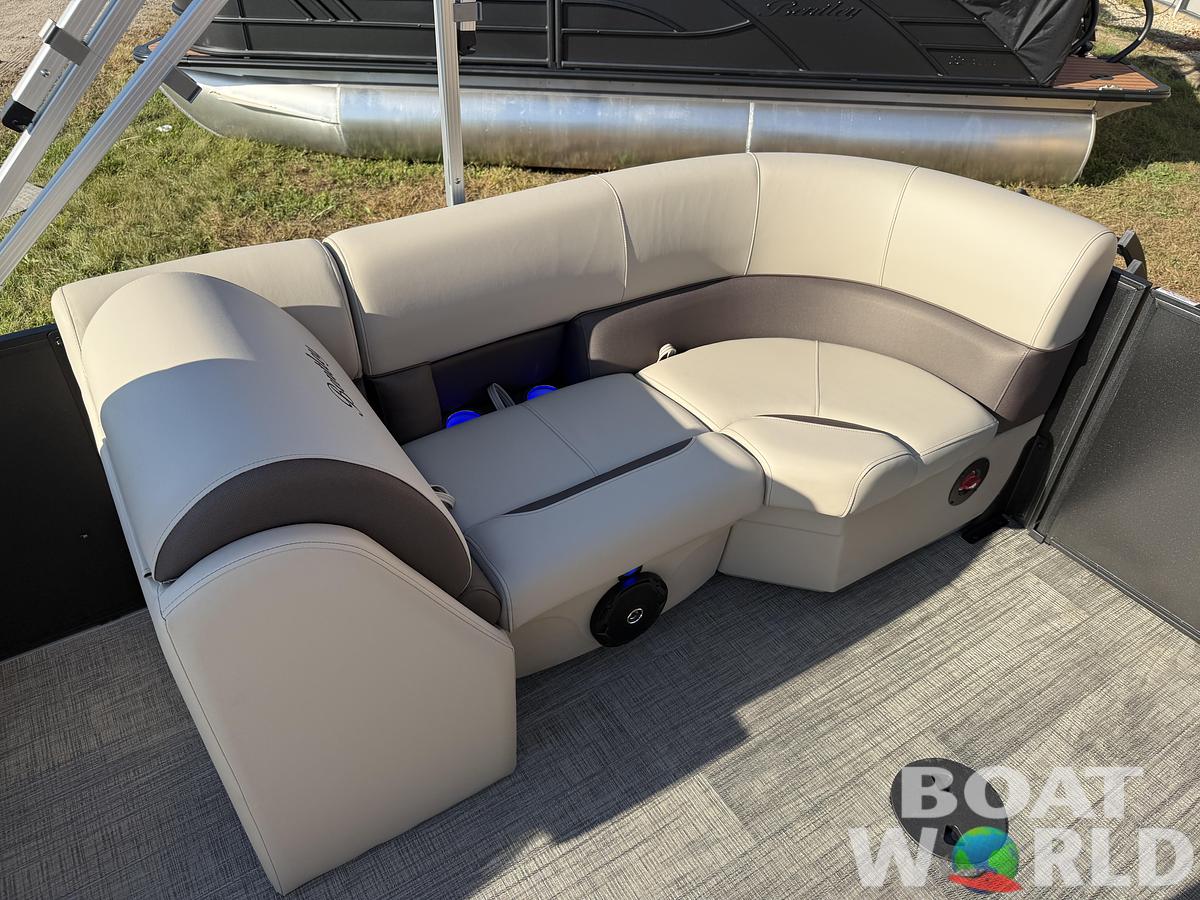 2026 Bentley Pontoons Legacy 223 Navigator DL Quad Lounge Tritoon & Honda 4-Stroke EFI